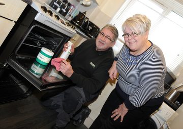Mettrick Butchers serves up support for Ovenu Tameside