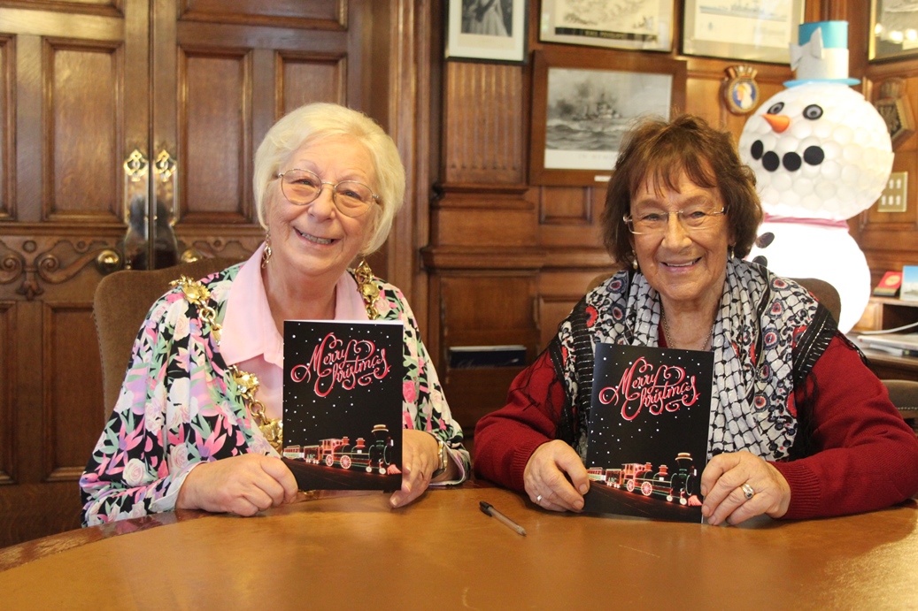 Lilian’s festive snap fit for the Queen