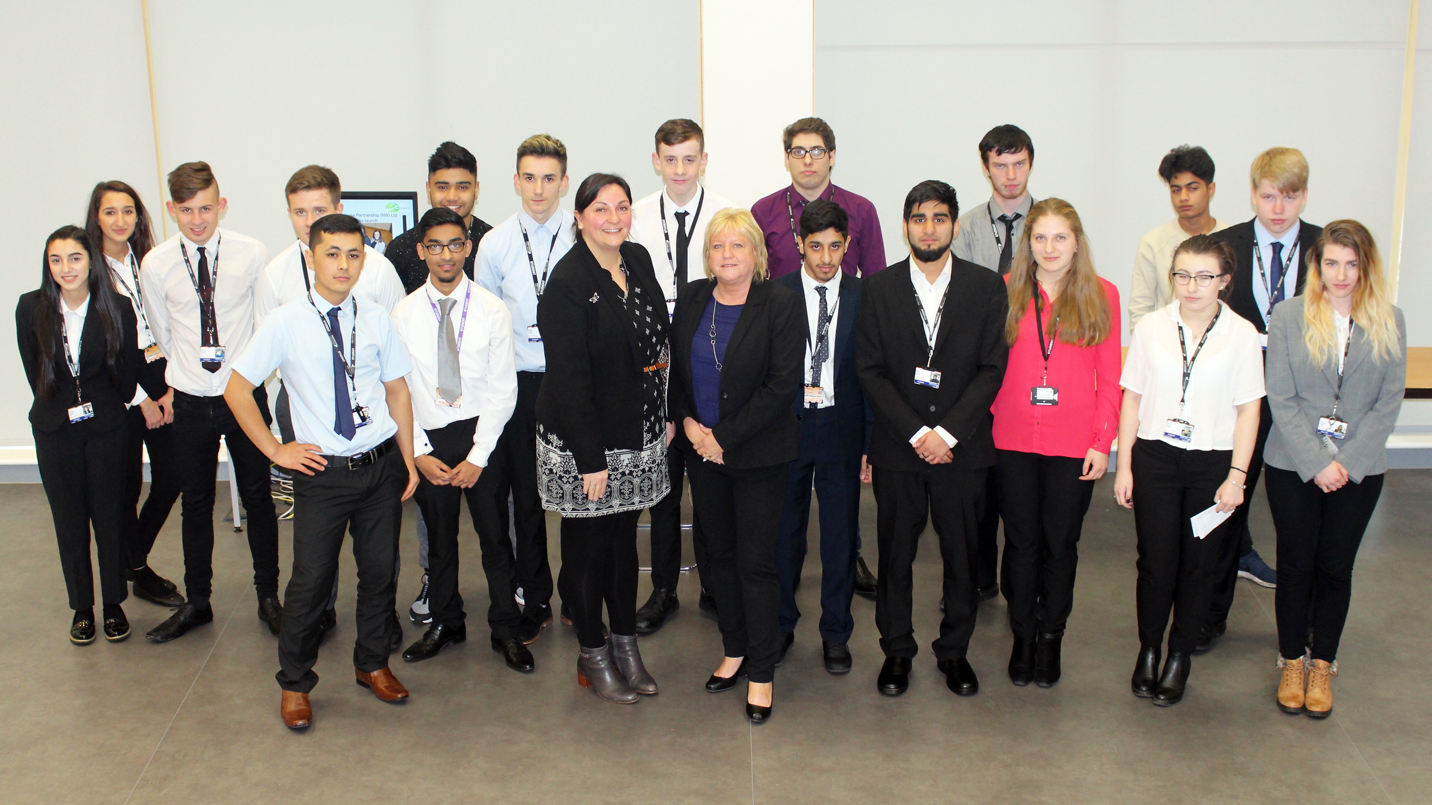College students pitch business ideas at Dragons Den-style event