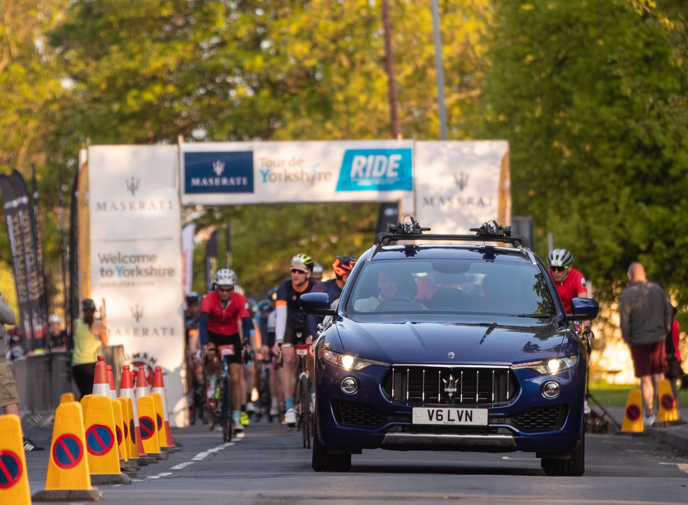 FOUR THOUSAND AMATEUR CYCLISTS CONQUER THE MASERATI TOUR DE YORKSHIRE RIDE IN THE SUNSHINE OF LEEDS