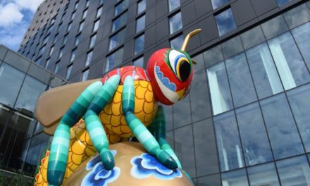 Dual-branded Crowne Plaza and Staybridge Suites Manchester – Oxford Road hotel unveils artist and design for Bee in the City