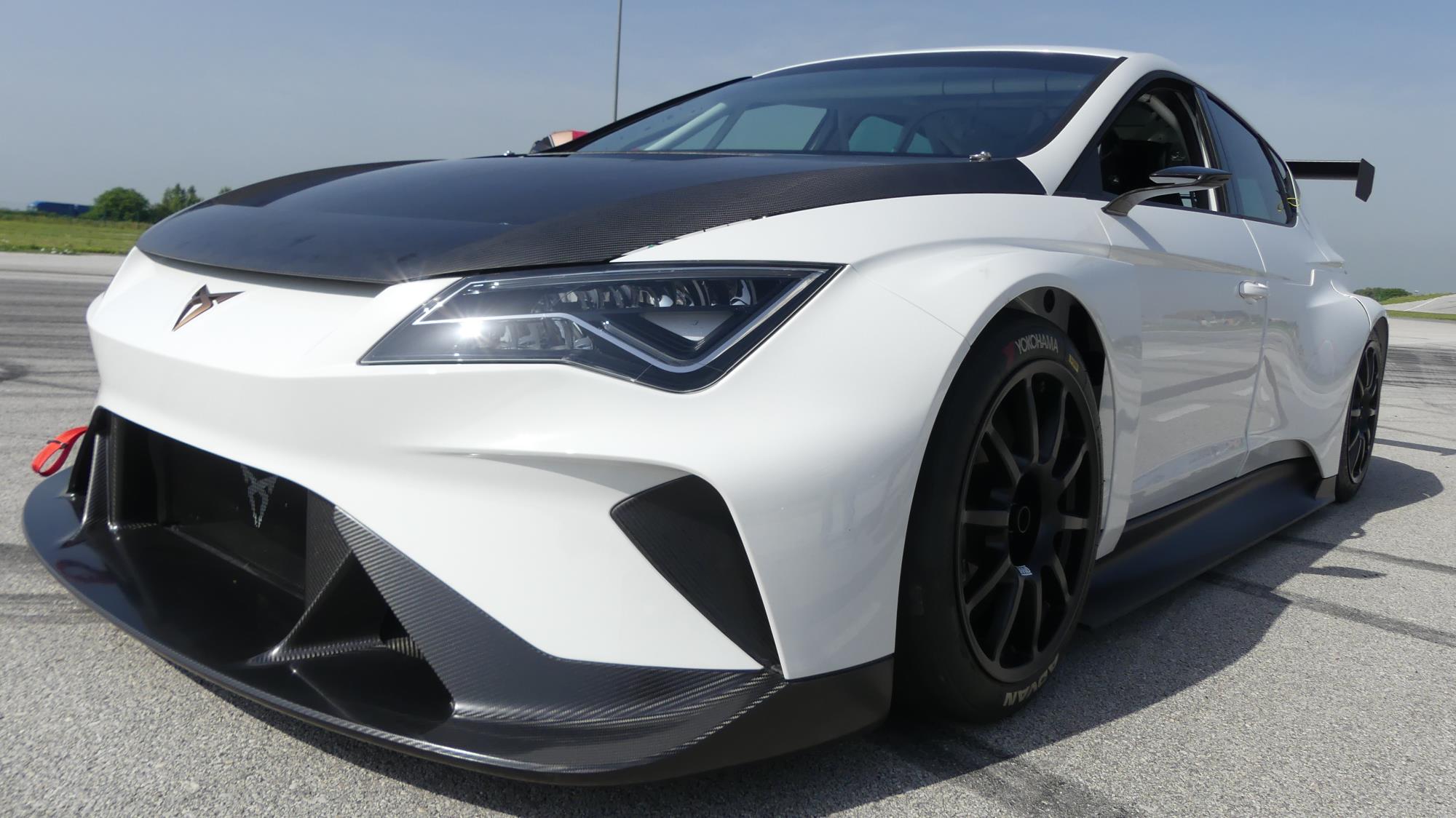 100% ELECTRIC CUPRA E-RACER WITH 680HP HITS TRACK FOR THE FIRST TIME