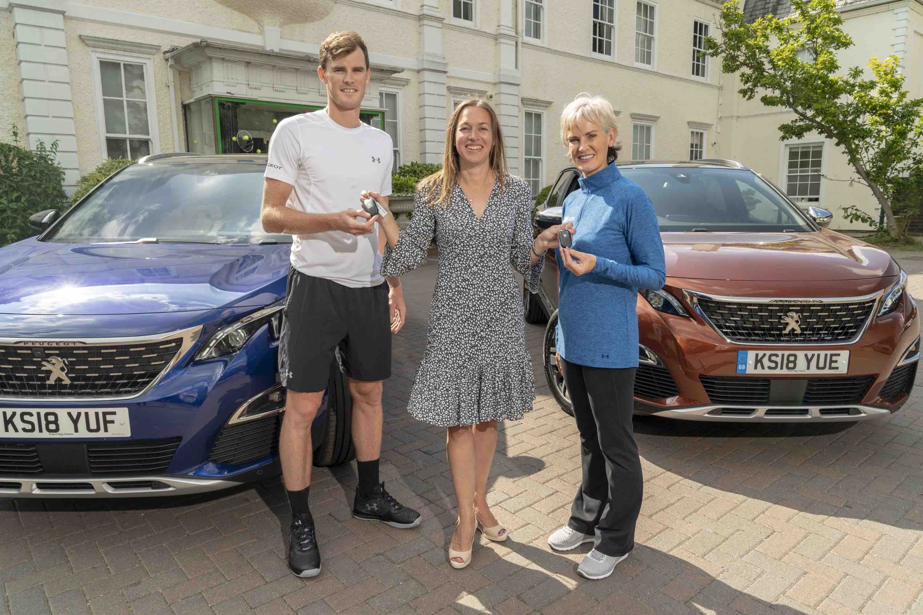 PEUGEOT DELIVERS NEW 3008 SUVS TO JAMIE AND JUDY MURRAY