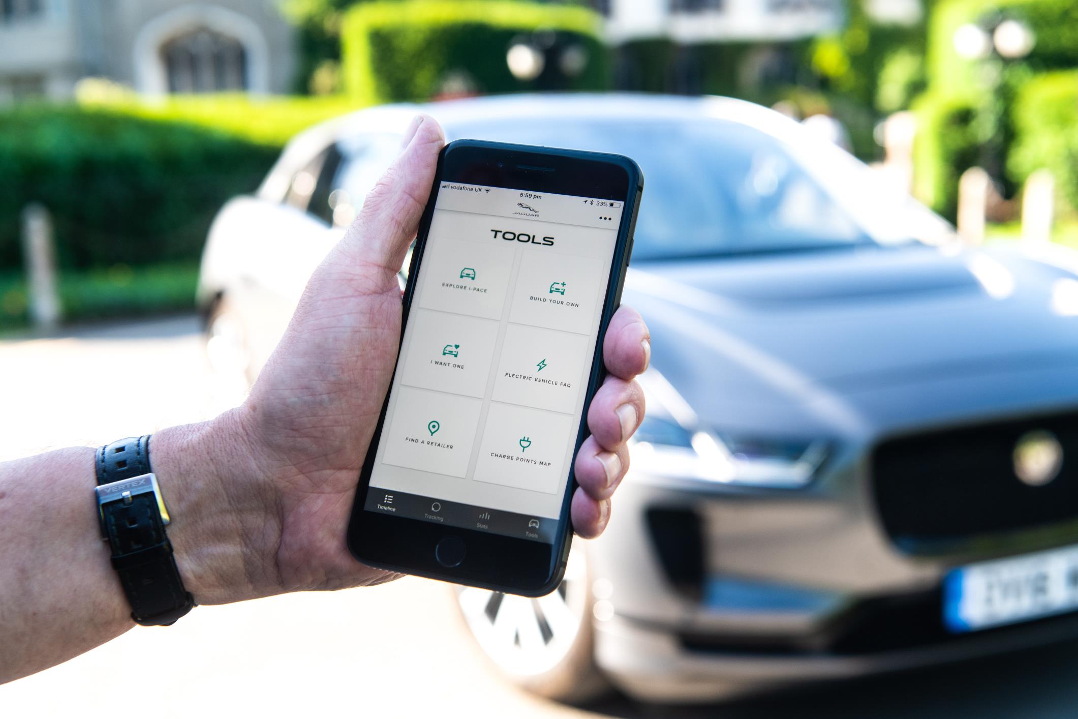 GO I-PACE APP PUTS ELECTRIC JAGUAR IN YOUR POCKET