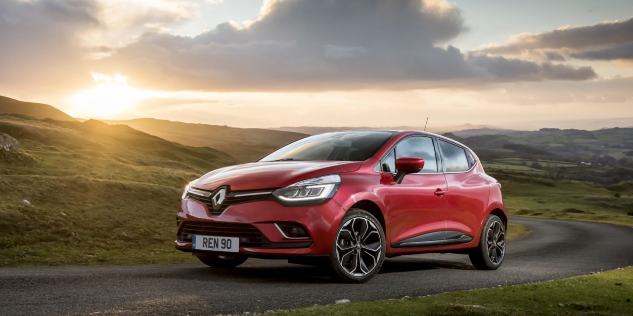 RENAULT OFFERS CUSTOMERS AN EXTRA £500 OFF WHEN THEY TAKE A TEST DRIVE