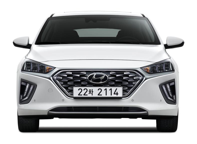 NEW HYUNDAI IONIQ HYBRID AND PLUG-IN MAXIMISE CONNECTIVITY