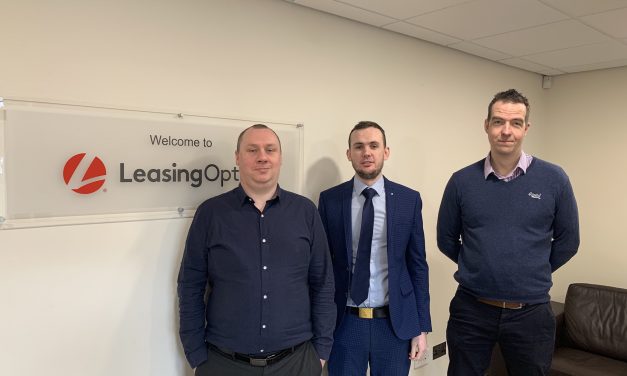 LeasingOptions.co.uk Invests in Management