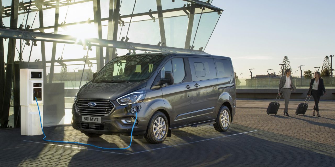 FORD REVEALS VERSATILE TOURNEO CUSTOM PEOPLE-MOVER WITH ZERO-EMISSION-CAPABLE PLUG-IN HYBRID POWERTRAIN