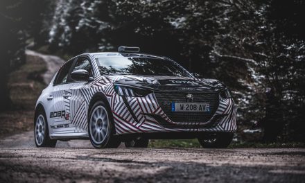 THE NEW PEUGEOT 208R2 TURNS A WHEEL FOR THE FIRST TIME!