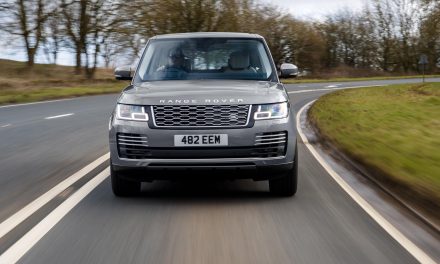 STRAIGHT-SIX PERFORMANCE AND EFFICIENT MILD HYBRID REFINEMENT FOR RANGE ROVER