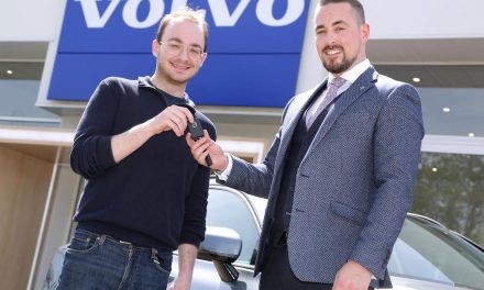 CLICK AND COLLECT: VOLVO CAR UK DELIVERS FIRST ONLINE-BOUGHT CAR