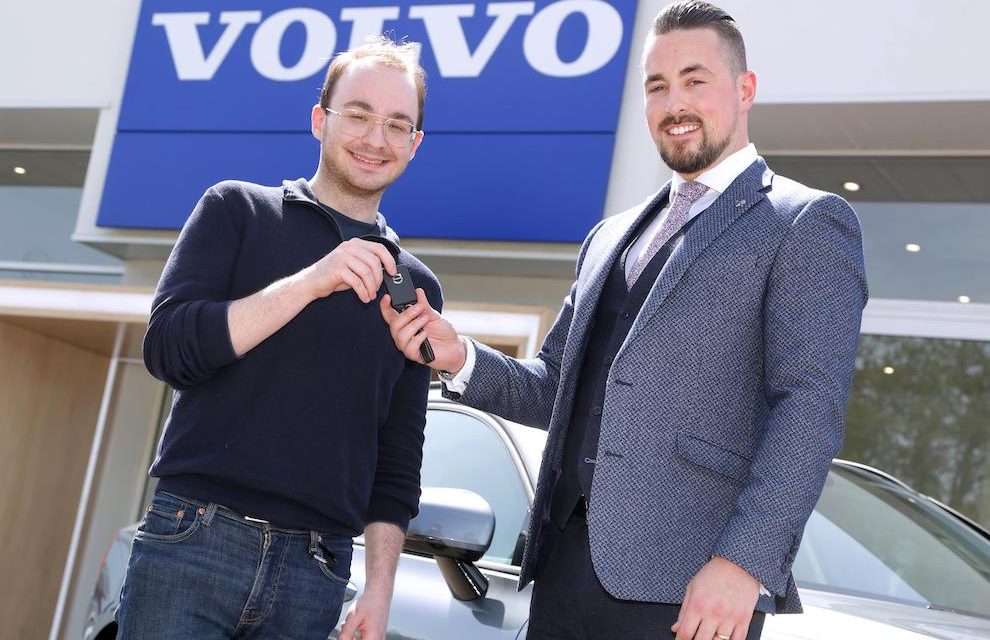 CLICK AND COLLECT: VOLVO CAR UK DELIVERS FIRST ONLINE-BOUGHT CAR