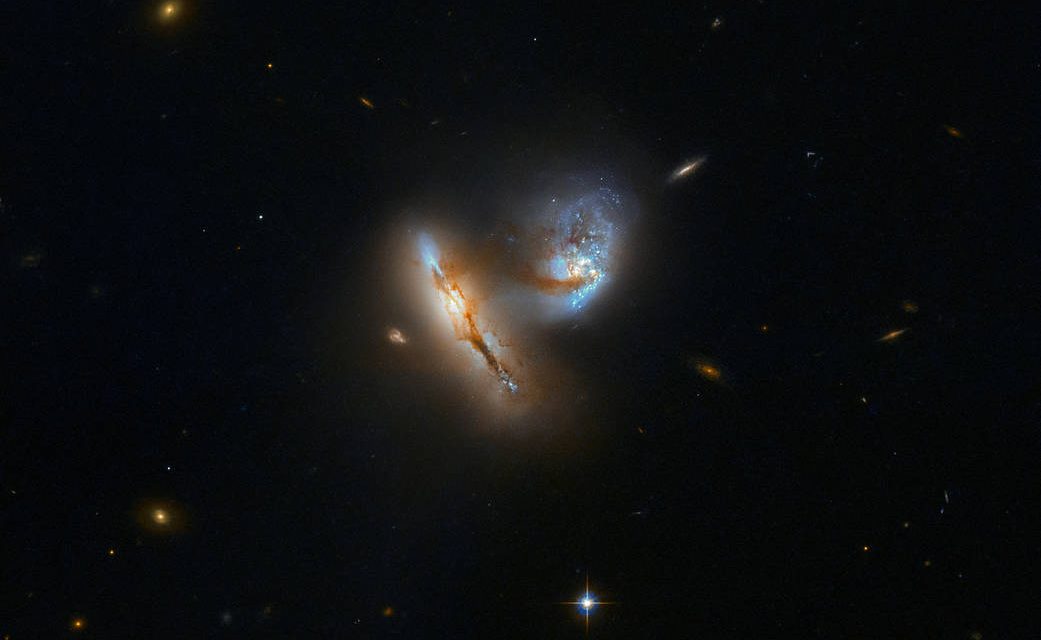 Hubble Catches 2 Galaxies at Play