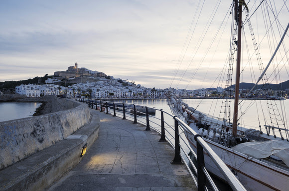 LEAVE ON A JET PLANE WITH BRITISH AIRWAYS’ BEAT THE WEATHER OFFER: 50,000 SEATS AT £50 EACH-WAY