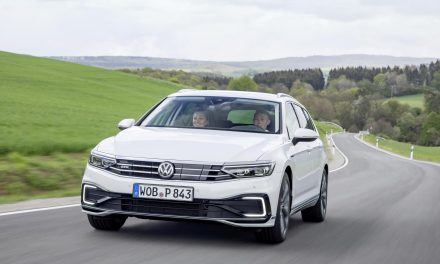 VOLKSWAGEN PASSAT GTE PRICING CONFIRMED AS ORDERS OPEN