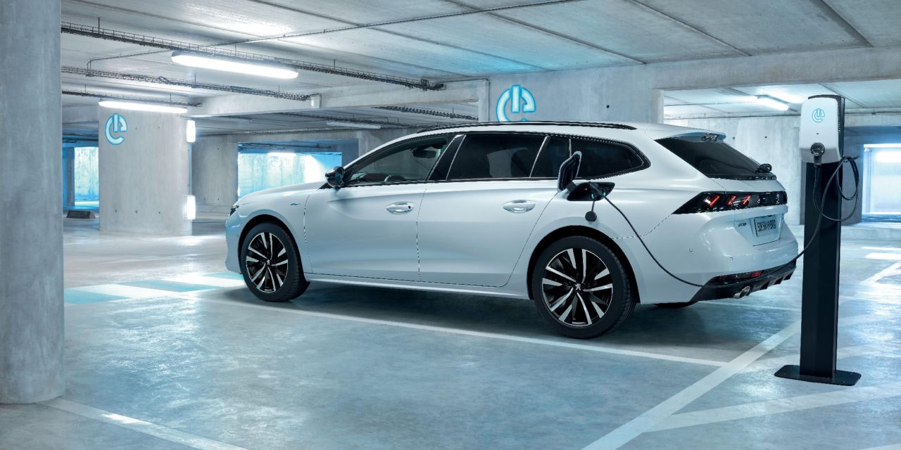 ALL-NEW PLUG-IN HYBRID EVs: PEUGEOT 508 HYBRID AND 508 SW HYBRID COMBINE 225HP PERFORMANCE WITH 217MPG AND 29g/km CO2