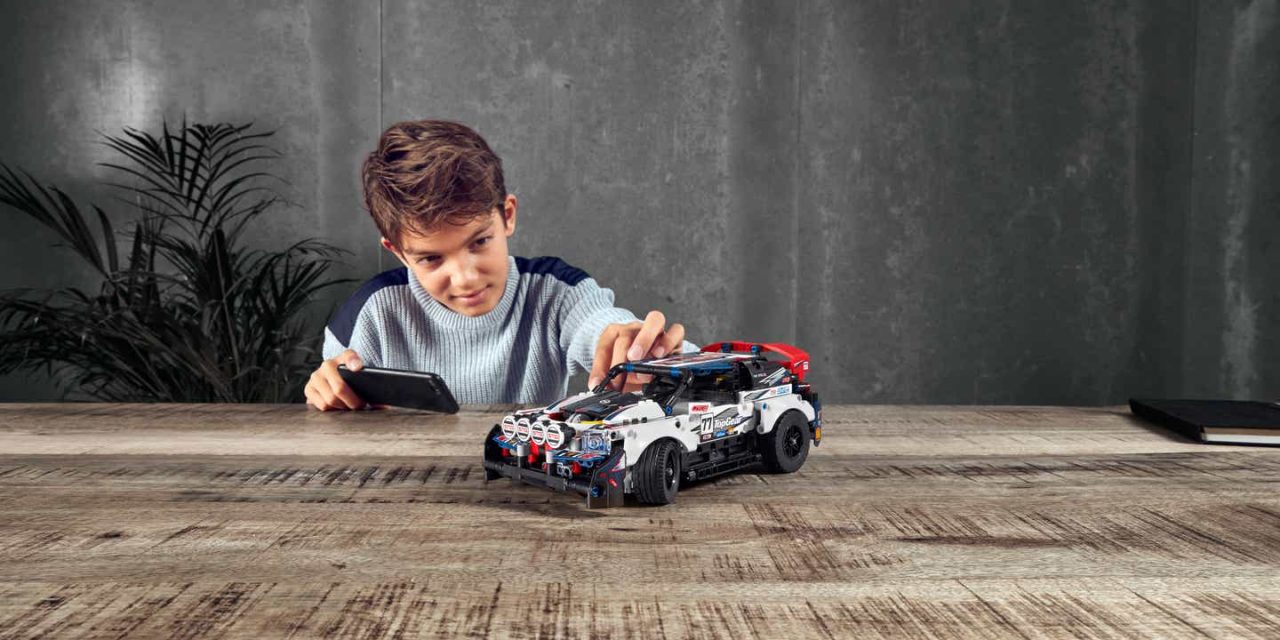Introducing the new LEGO® TECHNIC™ Top Gear Rally Car