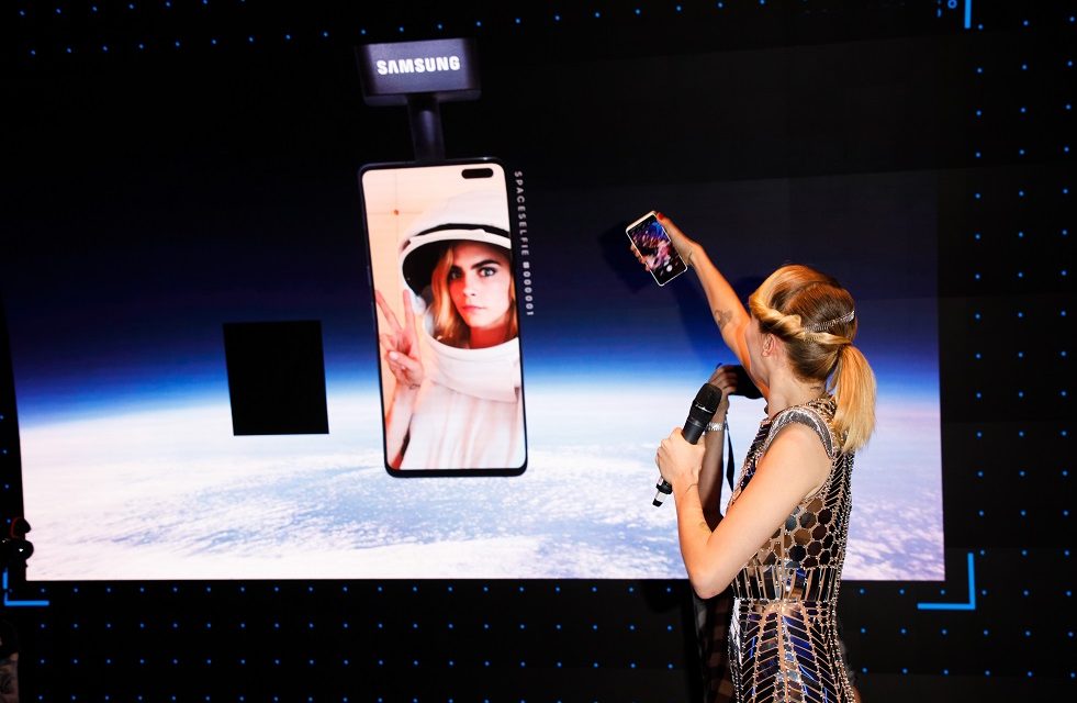 Cara Delevingne and Samsung Together Unveil Their First SpaceSelfie at Star-Studded Event in London