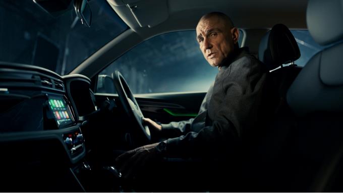 “STRAIGHT-TALKING” ACTOR VINNIE JONES SHOWCASES THE ALL-NEW SSANGYONG KORANDO