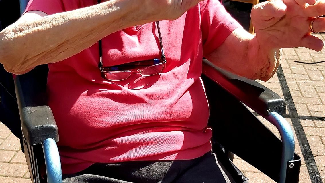 LABURNUM COURT RESIDENTS ENJOY SOCIALLY DISTANCED ENTERTAINMENT