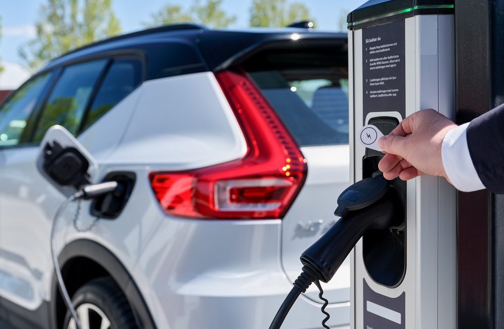 VOLVO CARS AND PLUGSURFING OFFER EUROPE-WIDE CHARGING SERVICE ON ALL ELECTRIC MODELS