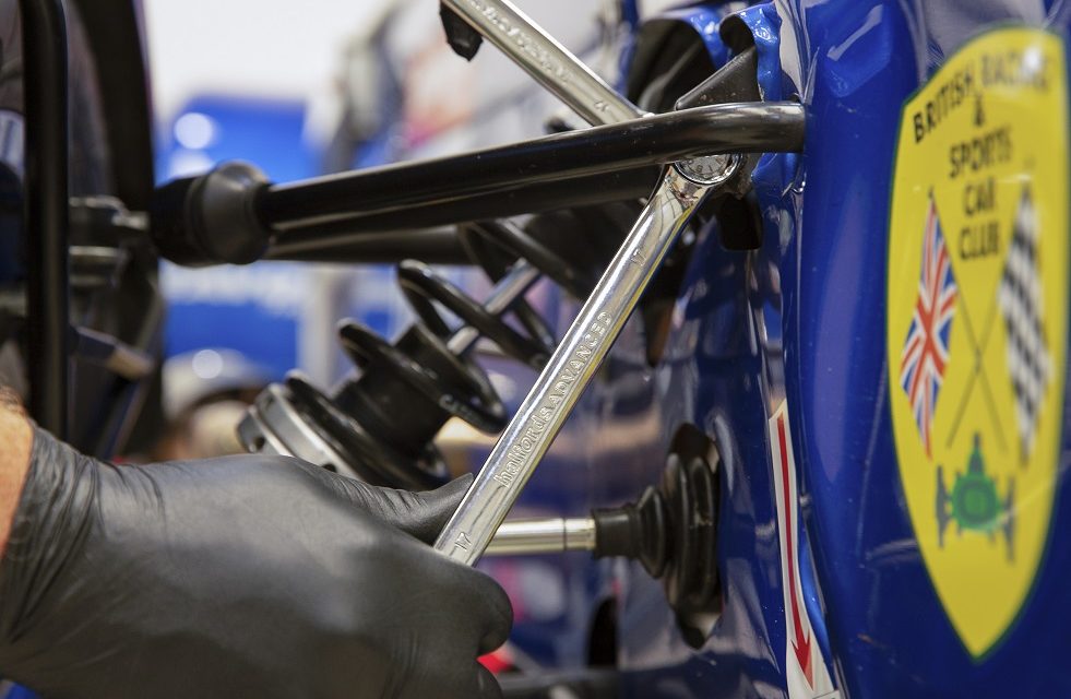 HALFORDS SUPPORTS ICONIC SPORTSCAR MANUFACTURER CATERHAM RACE SERIES