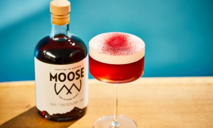 Refreshing Summer Cocktails to Enjoy Whilst Temperatures Sizzle 🍹