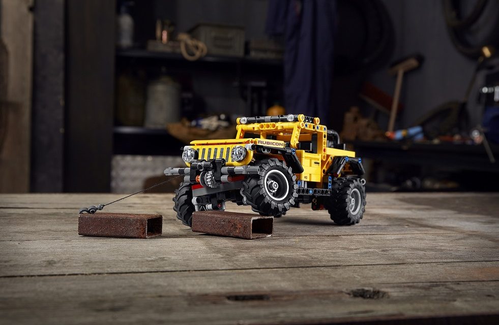 Make the whole world your playground with the new LEGO® Technic™ Jeep® Wrangler