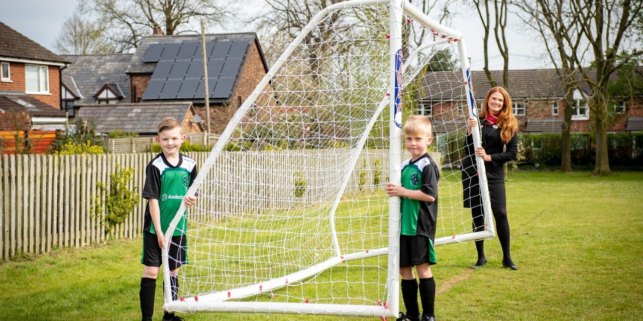 JUNIOR FOOTBALL TEAM SCORES SUPPORT FROM REDROW