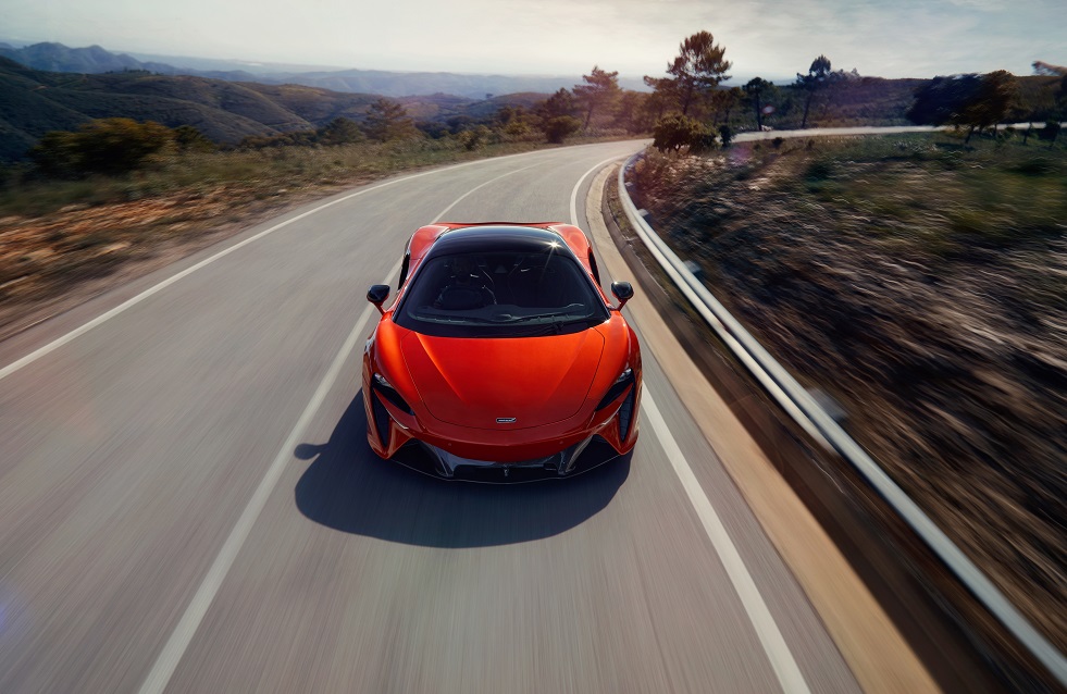 McLaren Artura makes its Italian debut at the first edition of the Milano Monza open-air motor show