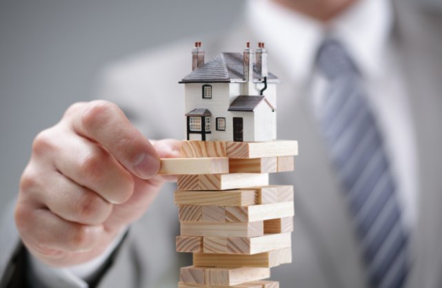 UK PROPERTY MARKET BOOMS, BUT EXPERTS CONSIDER AFTERMATH OF GOVERNMENT STIMULUS ENDING