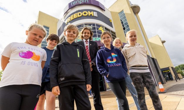 YOUNG CARERS ENJOY A DAY OUT ON REDROW