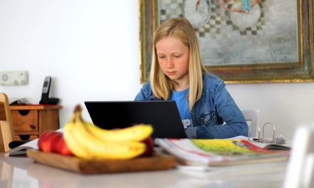 Leading optician reveals the impact screens are having on Manchester children’s overall wellbeing