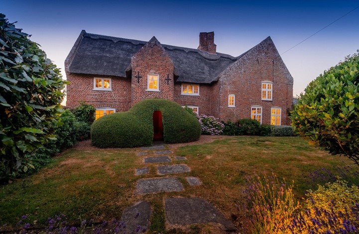POPULAR UK ROADTRIPS WITH ACCOMMODATION TO CHARGE YOUR ELECTRIC CAR