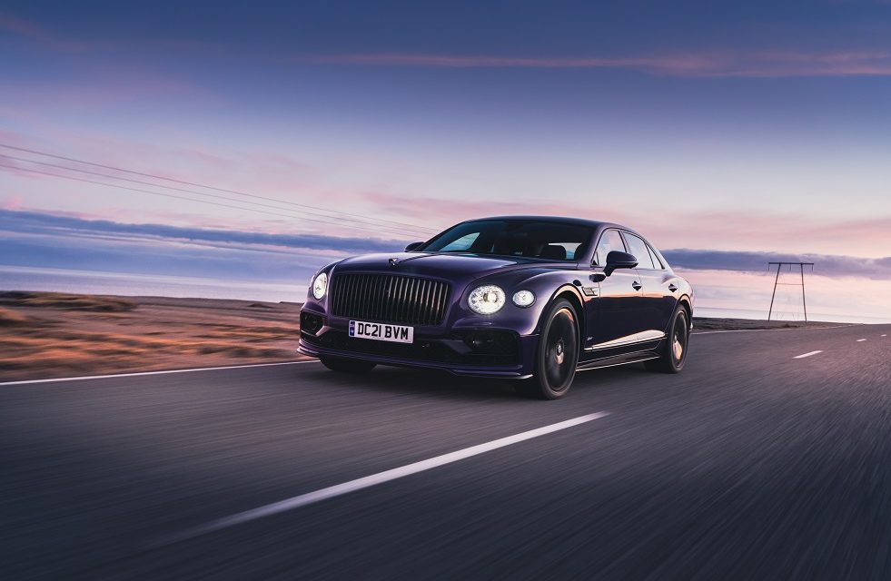 Flying Spur Hybrid crosses Iceland on renewable energy