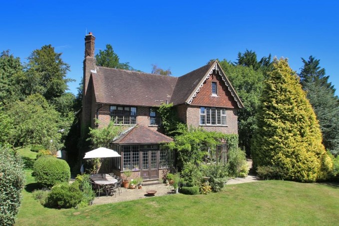 UNBE-LEAF-ABLE GETAWAYS: 10 UNIQUE PROPERTIES TO STAY AT THIS AUTUMN