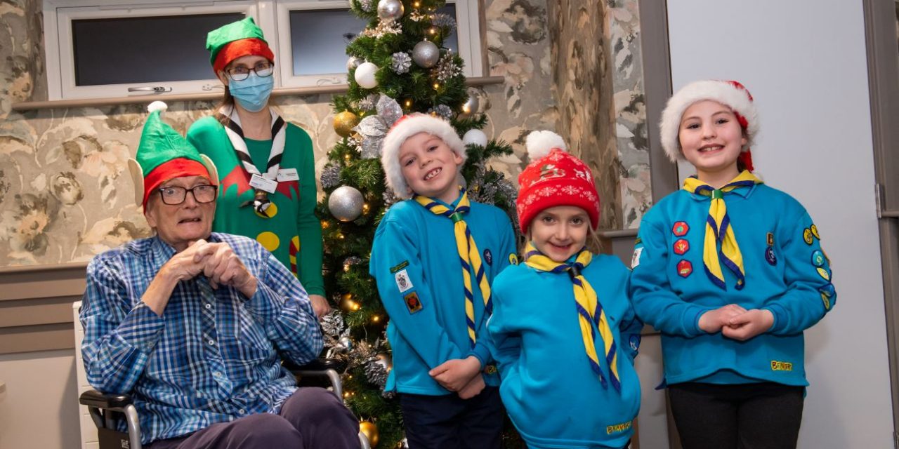 Beavers help Cheadle Manor light up for Christmas