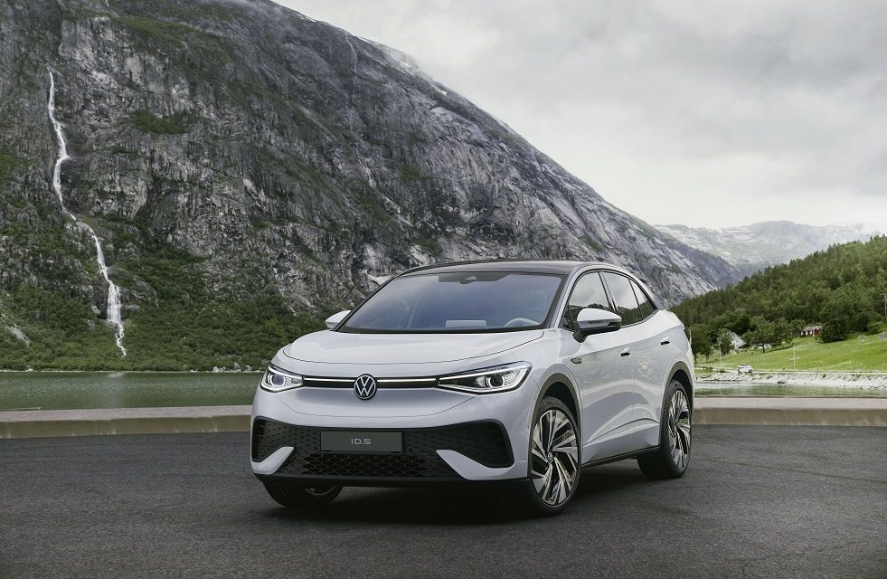The successful ID family continues to grow: the new ID.5 is the first electric SUV coupé from Volkswagen