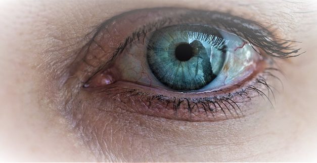 Why you need to be careful wearing glitter on your eyes this party season
