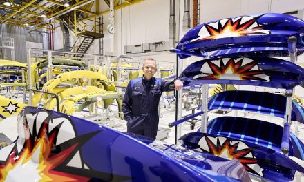 THE 8 X JEFF KOONS: Painting expertise from Landshut showcased in Jeff Koons’ sculptures on wheels