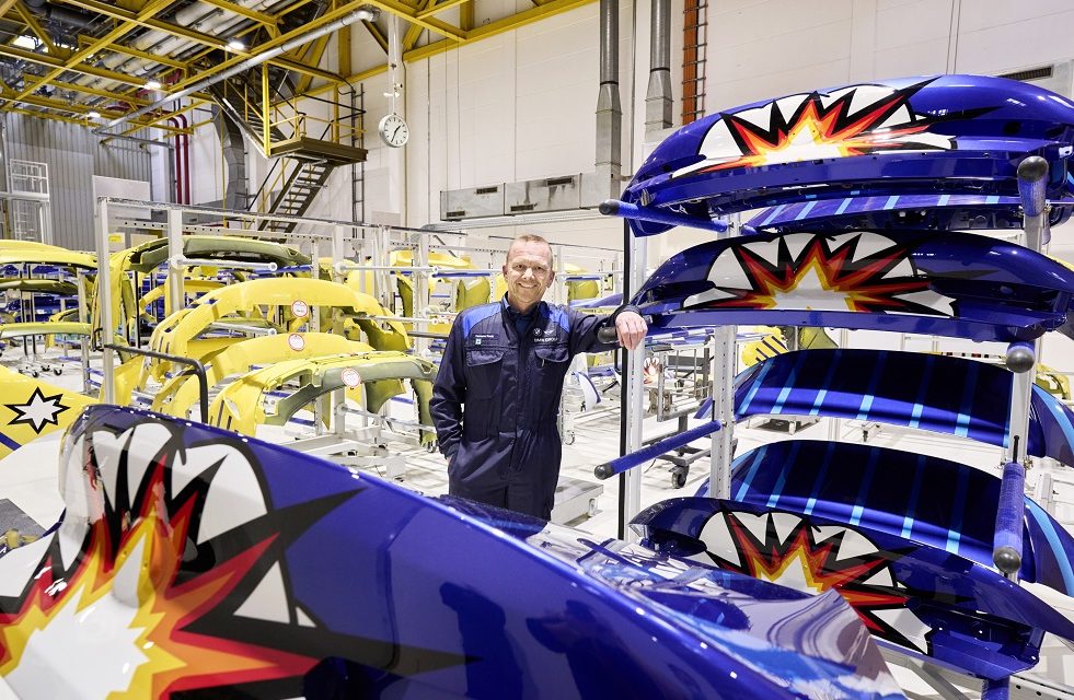 THE 8 X JEFF KOONS: Painting expertise from Landshut showcased in Jeff Koons’ sculptures on wheels