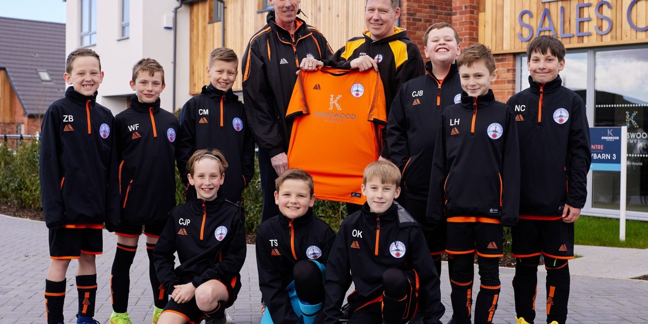 KINGSWOOD HOMES KITS OUT JUNIOR FOOTBALL TEAM