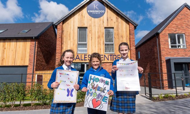 CHILDREN HELP WELCOME RESIDENTS TO NEW HOMES IN ELSWICK