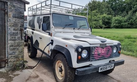 Electrogenic reveals revolutionary ‘drop in’ kit to easily electrify “working” Land Rover Defenders