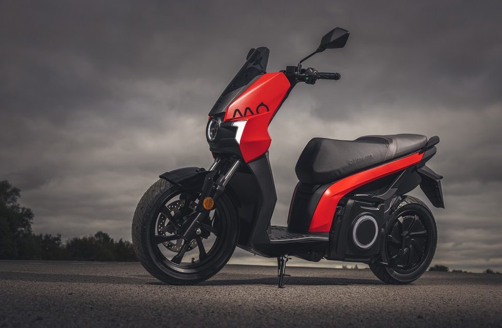 Electrified SEAT MÓ eScooter 125 receives August discount in boost for affordable urban mobility