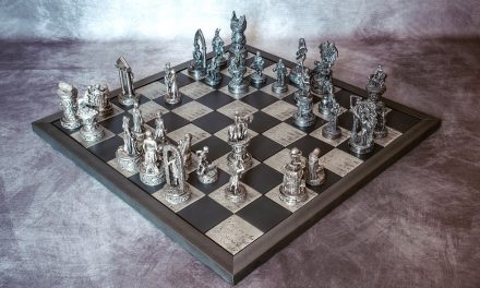 Gift feature: Collectible luxury hand-made chess set commemorates Scotland’s Battle of Bannockburn.
