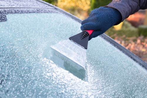 5 Ways to Defrost Your Car in Winter