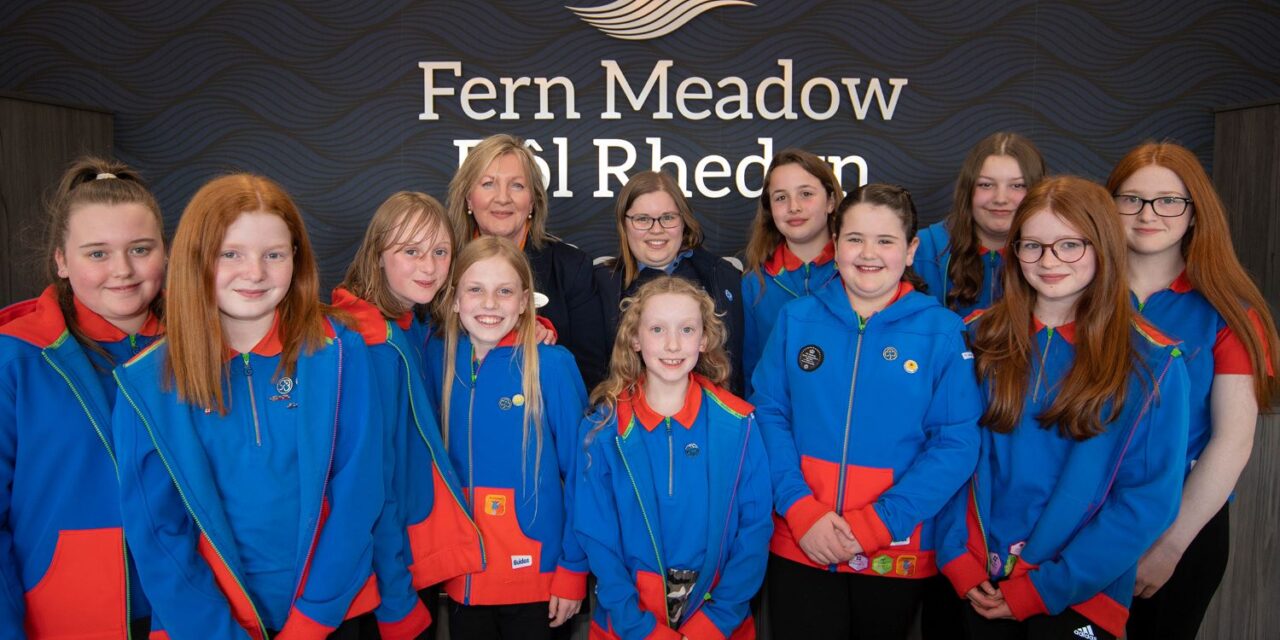 27 Girlguides go to London