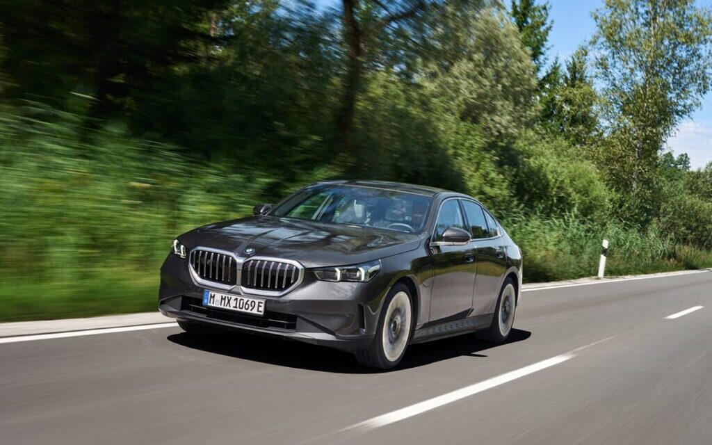 Electrification completed: New BMW 5 Series Sedan now also available with plug-in hybrid drive