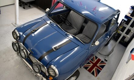 Car & Classic blows the virtual doors off: ‘Italian Job’ Mini Cooper S driving simulator goes under the Hammer